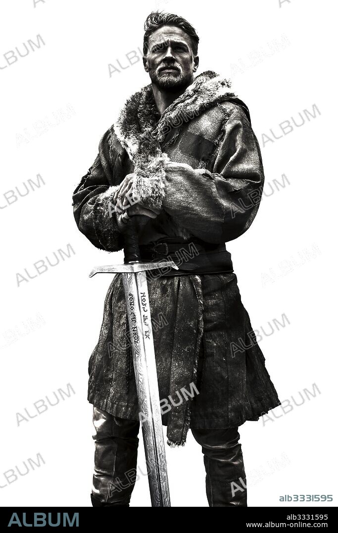 CHARLIE HUNNAM en KING ARTHUR: LEGEND OF THE SWORD, 2017, dirigida por GUY RITCHIE. Copyright SAFEHOUSE PICTURES/VILLAGE ROADSHOW PICTURES/WARNER BROS.