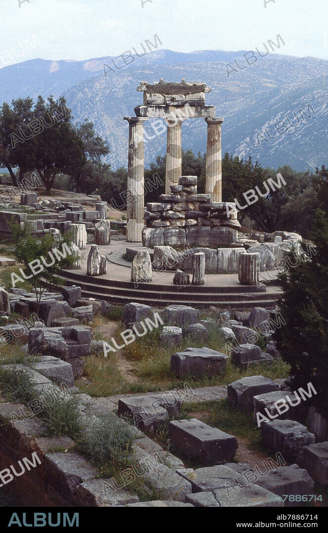 TEODORO DE FOCEA (HACIA EL 350). THOLOS DE ATENEA PRONAIA EN DELFOS CONSTRUIDO EN EL AÑO 350 AC.