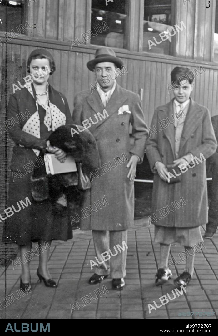 1936. El embajador de España en Londres señor Pérez de Ayala A su Llegada A Madrid con su familia.