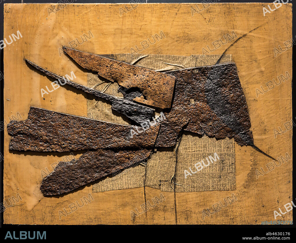 Museo Novecento: "Collage: Kopf (Tête)", by Roberto Crippa (Gaetano Crippa), 1959. Oil on board, cork and newspaper.
