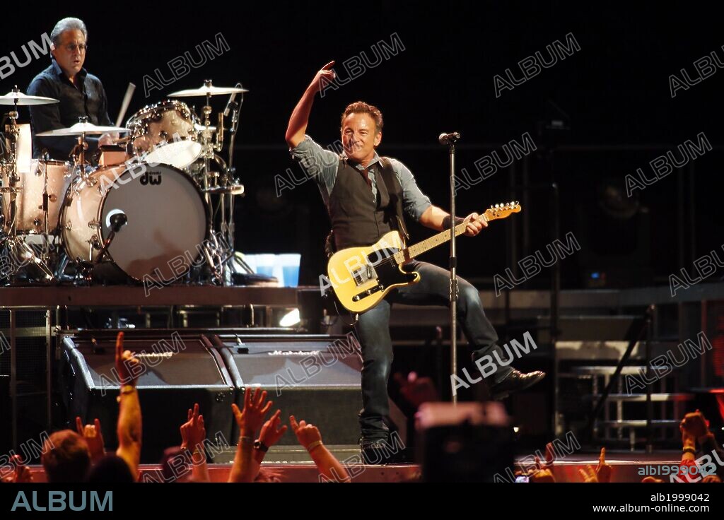 Dec 10, 2012 - Mexico City, Mexico - Singer BRUCE SPRINGSTEEN performs live during a concert at Palacio de los Deportes. 10/12/2012