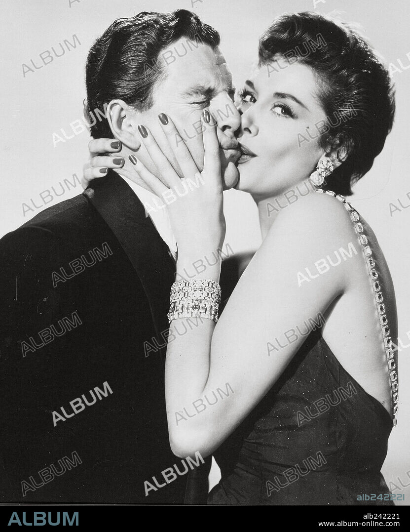 KAY KENDALL and KENNETH MORE in GENEVIÈVE, 1953, directed by HENRY CORNELIUS. Copyright UNIVERSAL PICTURES.