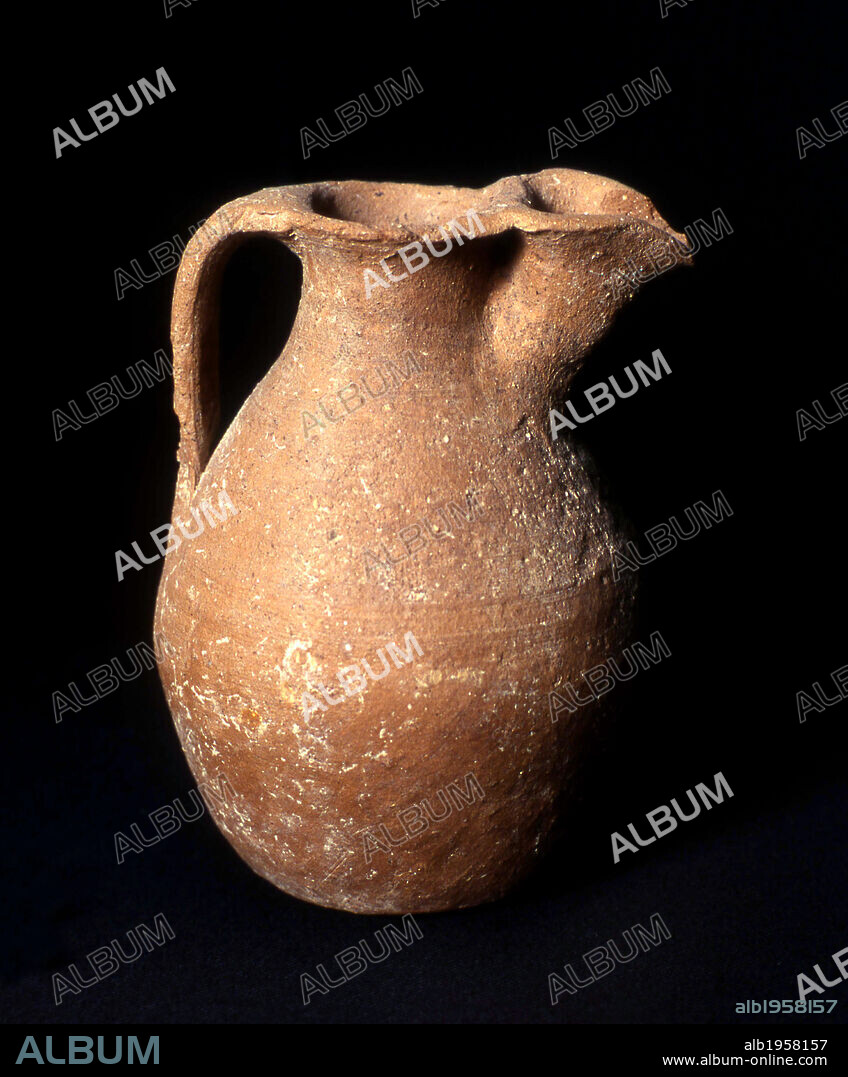 ARTE VISIGODO. ESPAÑA. JARRA VISIGODA S. VI, Necrópolis del Camino de los Afligidos. Alcalá de Henares. Provincia de Madrid. Museo Arqueológico Regional de Madrid.