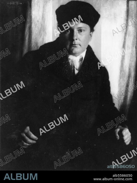 Eulenberg, Herbert Schriftsteller Köln 25.1.1876 - Düsseldorf 4.9.1949. Porträt. Foto, retuschiert, um 1920 (Hans Grubenbecher).
