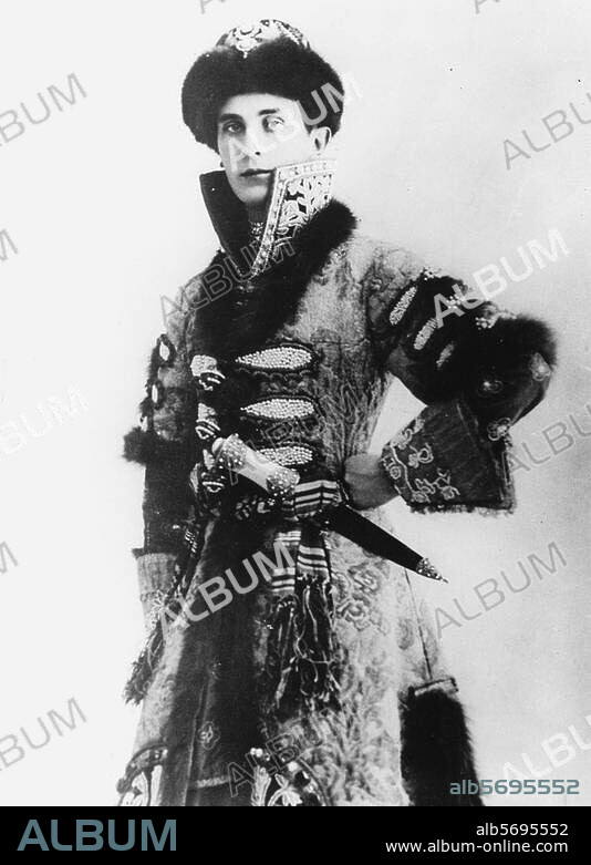 Jussupow, Felix Fürst (beteiligt an der Ermordung Rasputins am 30.12.1916.). (1887 (?) - 27.9.1967 Paris). Porträtaufnahme, um 1916.