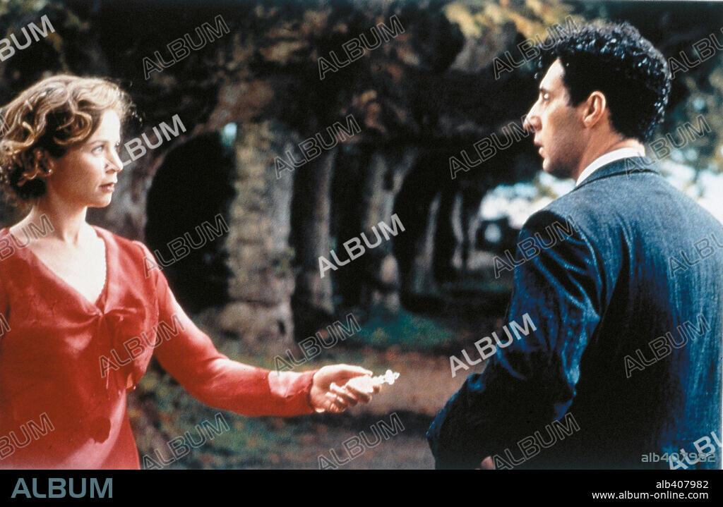 EMILY WATSON and JOHN TURTURRO in THE LUZHIN DEFENCE, 2000, directed by MARLEEN GORRIS. Copyright CLEAR BLUE SKY/FRANCE 2 CINEMA/RENAISSANCE FILMS.