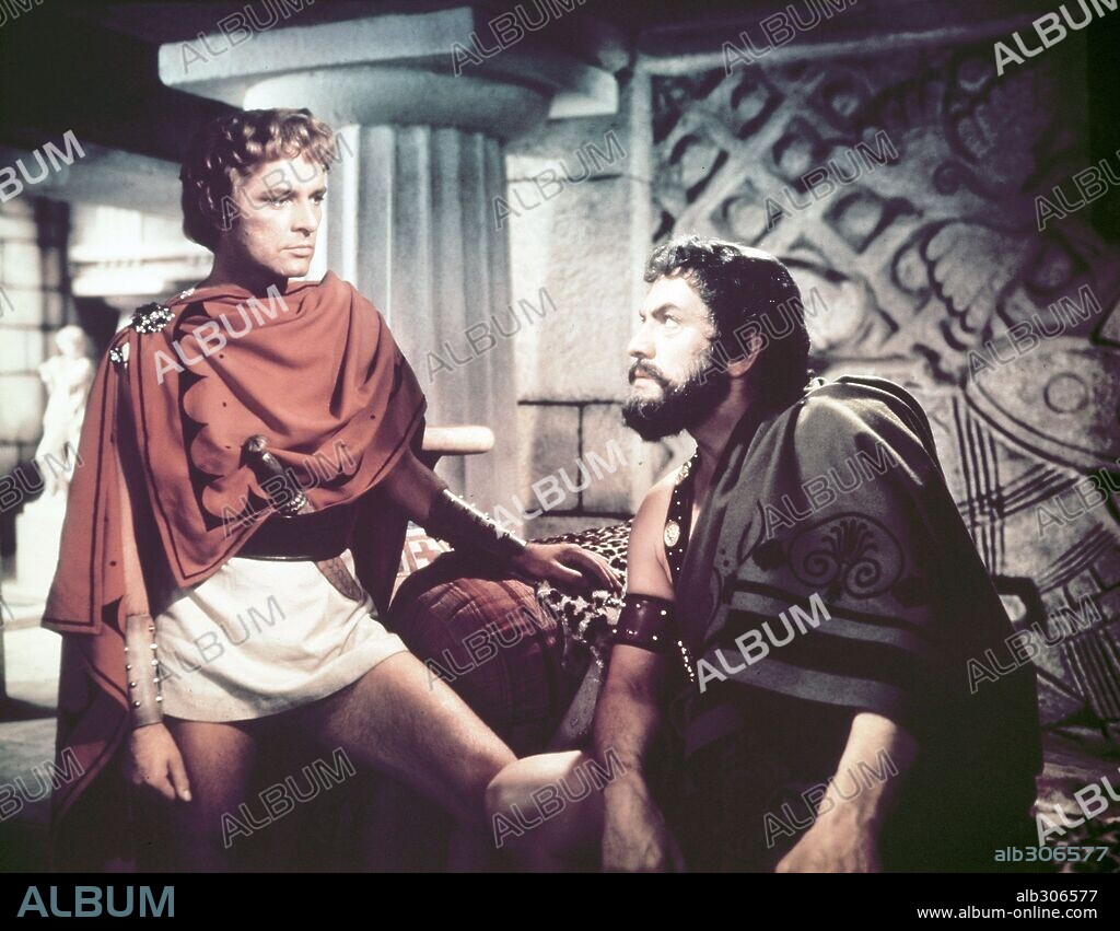 FREDRIC MARCH et RICHARD BURTON dans ALEXANDER THE GREAT, 1956, réalisé par ROBERT ROSSEN. Copyright UNITED ARTISTS.