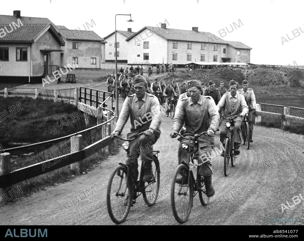 Skånska luftvärnskåren LV 4 i Husie i Malmö juni 1944.. Inryckta värnpliktiga cyklar på regementsområdet.. (c) Sydsvenskan /IBL Bildbyrå.