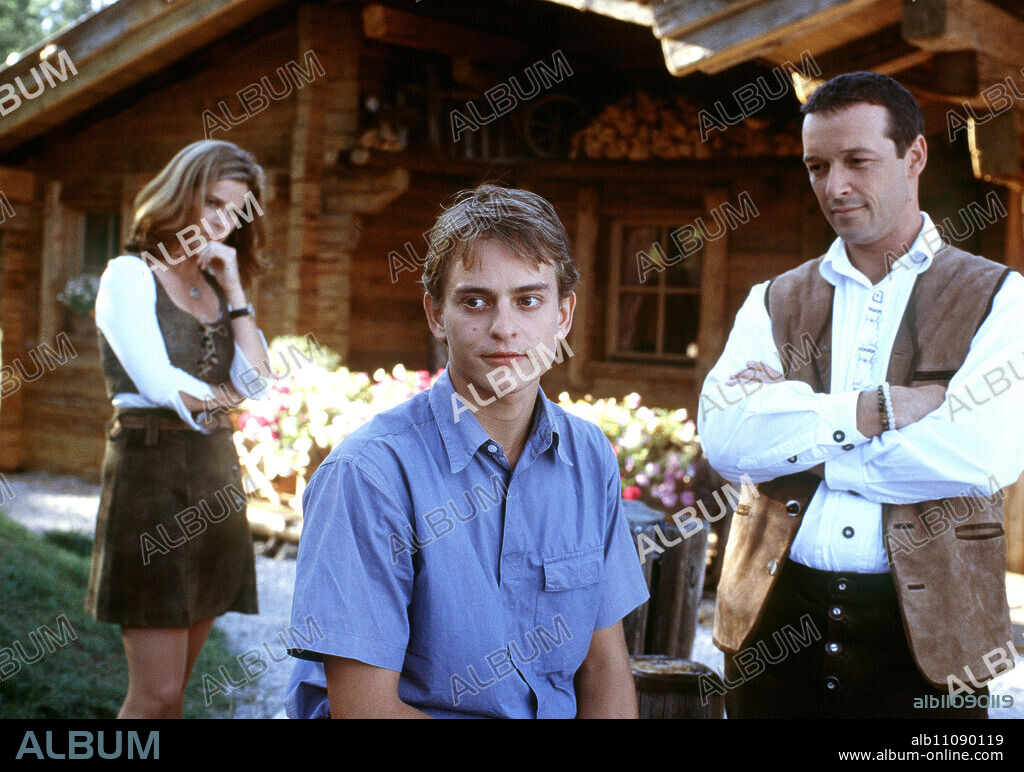 WILDER KAISER: DAS DUELL - Scene: Johann (MICHAEL ROLL) and Eva (URSULA BUSCHHORN) notice that nephew Constantin (FLORIAN FISCHER, middle) seems sad. Eva also finds it strange how harsh Constantin is towards the young Jaqueline. Director: Marco Serafini / Title: WILDER KAISER: DAS DUELL / Germany 2000.