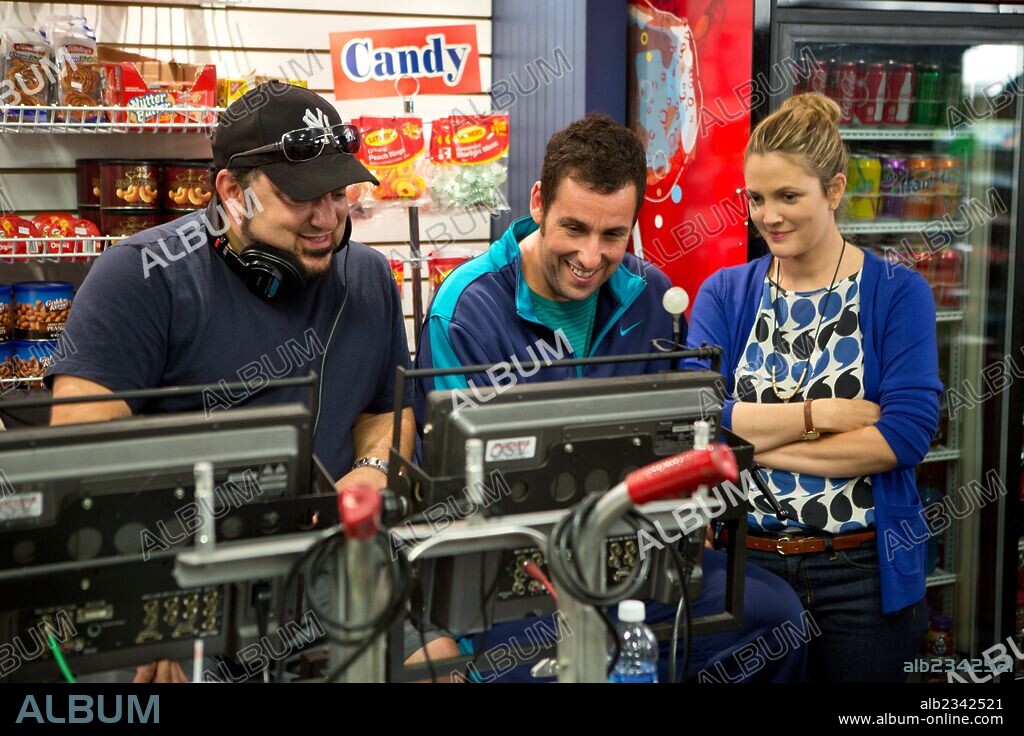 ADAM SANDLER, DREW BARRYMORE y FRANK CORACI en JUNTOS Y REVUELTOS, 2014 (BLENDED), dirigida por FRANK CORACI. Copyright WARNER BROTHERS.