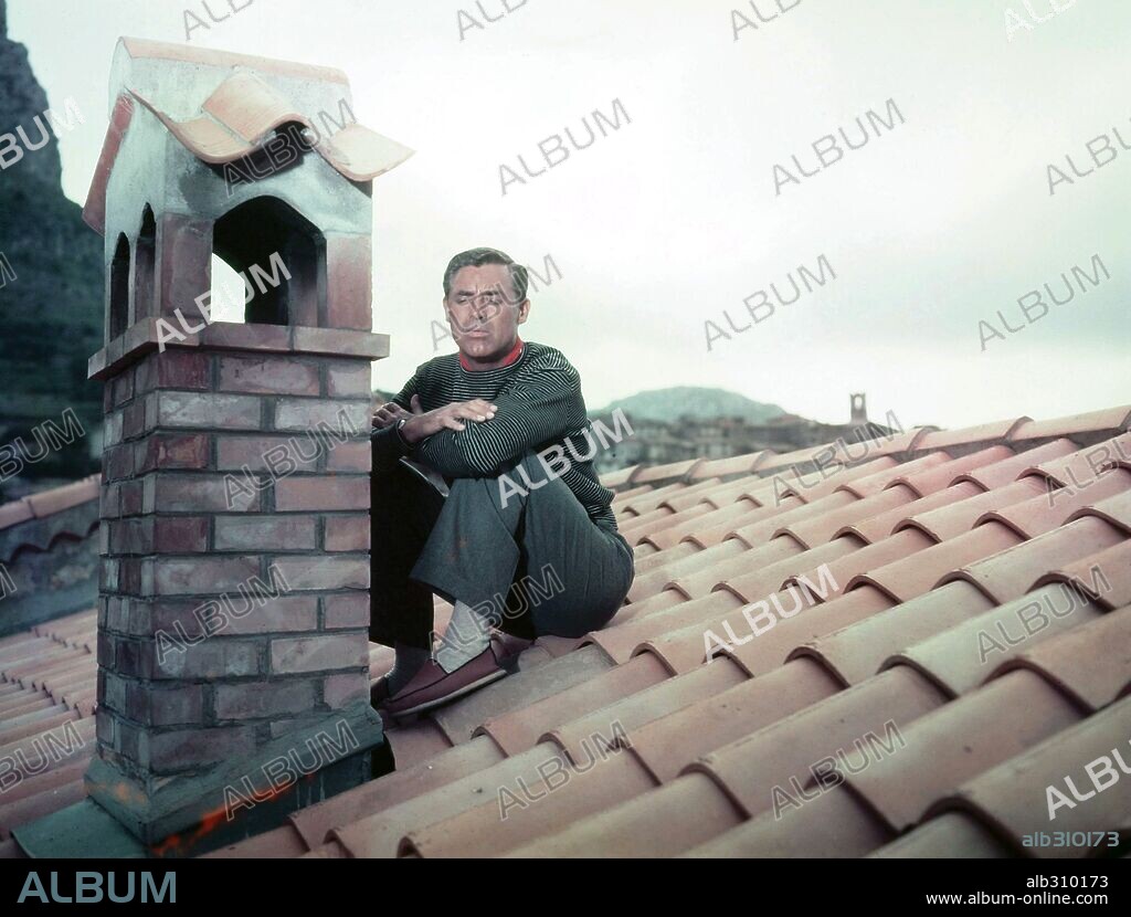 CARY GRANT en ATRAPA A UN LADRÓN, 1955 (TO CATCH A THIEF), dirigida por ALFRED HITCHCOCK. Copyright PARAMOUNT PICTURES.