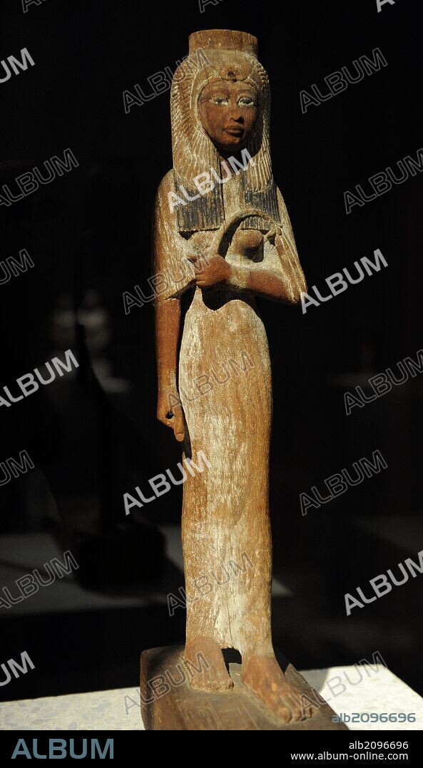 ARTE EGIPCIO. EGIPTO. Figura de madera policromada de la reina Ahmoses-Nofetari, madre del rey Amenhotep I. Imperio Nuevo. XIX Dinastía. Hacia el 1200 a. C. Tebas. Neues Museum (Nuevo Museo). Berlín. Alemania. Europa.