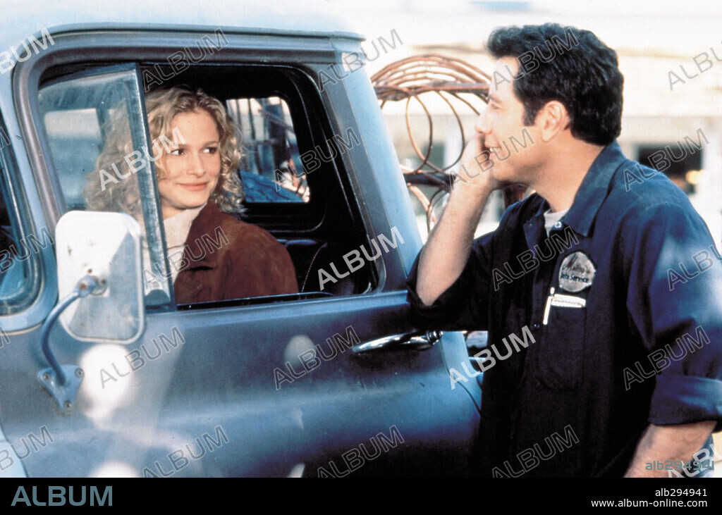 JOHN TRAVOLTA and KYRA SEDGWICK in PHENOMENON, 1996, directed by JON TURTELTAUB. Copyright TOUCHSTONE PICTURES.