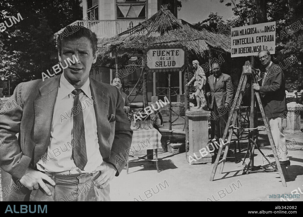 RICHARD BASEHART en LOS JUEVES MILAGRO, 1957, dirigida por LUIS GARCIA BERLANGA. Copyright PROD. CINEMATOGRAFICAS ARIEL/DOMIZIANA INTERNAZIONALE CINEMA.