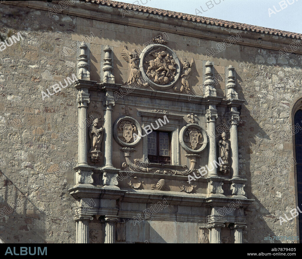 ALONSO DE COVARRUBIAS (1488-1570). DETALLE DE LA PORTADA DEL COLEGIO DE LOS IRLANDESES - MEDALLON CON EL APOSTOL SANTIAGO EN LA BATALLA DE CLAVIJO - SIGLO XVI.