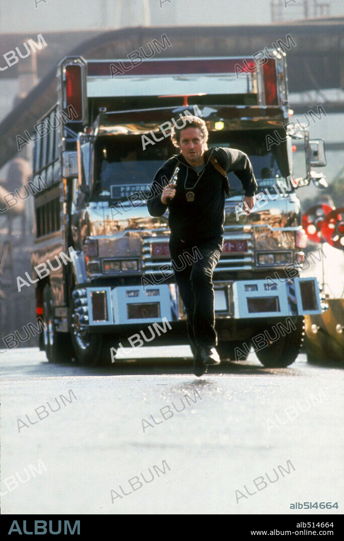 MICHAEL DOUGLAS en BLACK RAIN, 1989, dirigida por RIDLEY SCOTT. Copyright PARAMOUNT PICTURES.