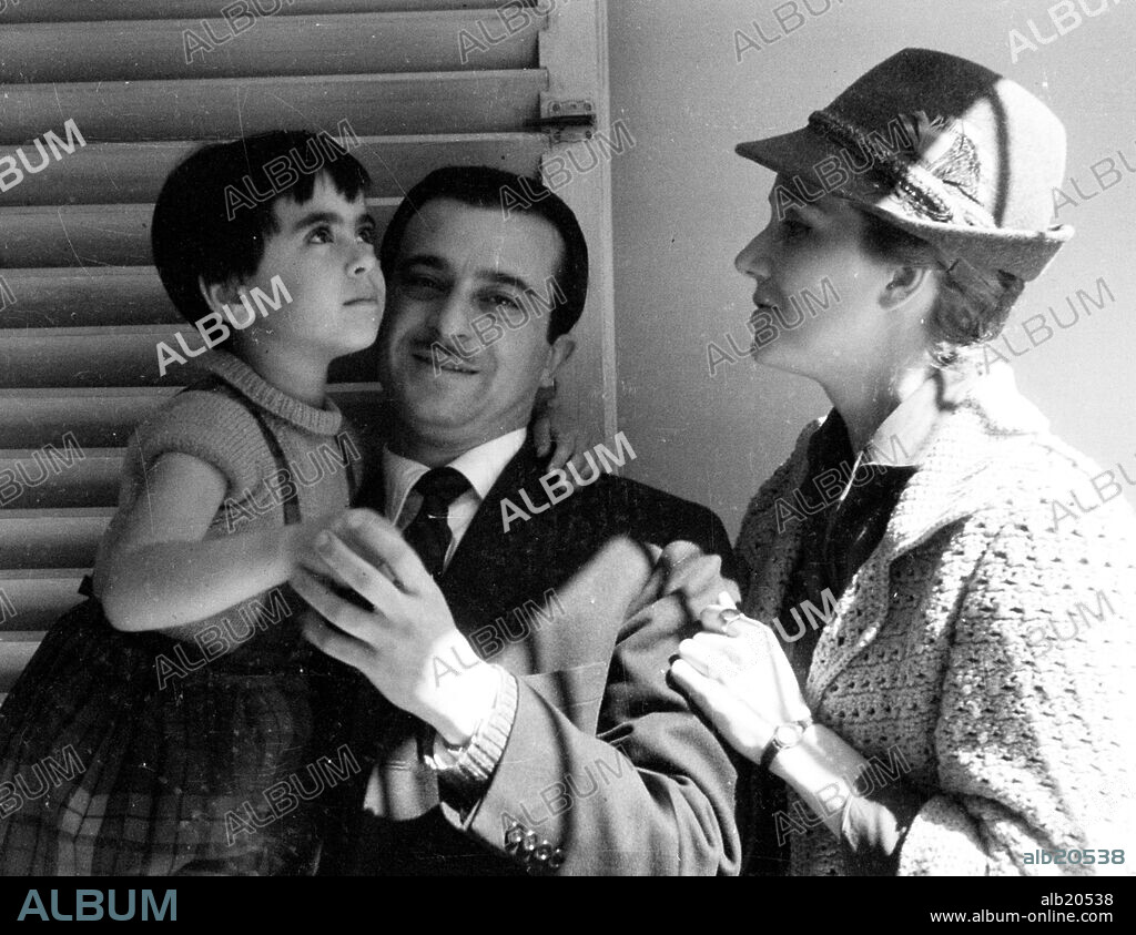 José Agustín Goytisolo, Julia Goytisolo y Mayrata O'Wisiedo. Barcelona, 1959.