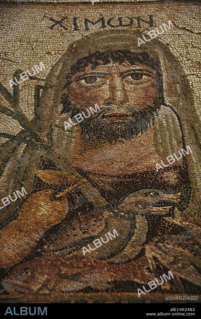 ARTE ROMANO. S. V. GRECIA. MOSAICO que representa una de las ESTACIONES DEL AÑO. Situado en el exterior del museo. ARGOS. Museo Arqueológico. Provincia de Argólida. Región del Peloponeso.