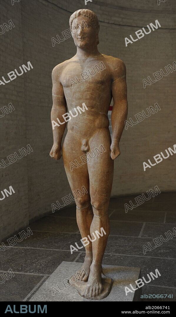 ARTE GRIEGO. ESTILO ARCAICO. GRECIA. Kouros de Munich. Alrededor del 540 a. C. Estatua de un joven. Glyptothek. Munich. Alemania. Europa.
