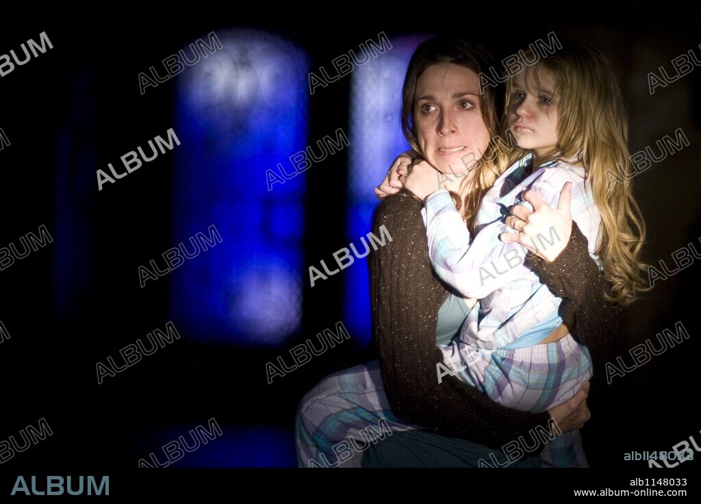 JOEY KING and MARIN HINKLE in QUARANTINE, 2008. Copyright ANDALE PICTURES/SCREEN GEMS/VERTIGO ENTERTAINMENT.