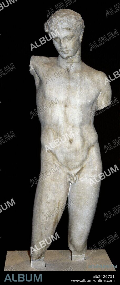 ARTE GRIEGO-HELENISTICO. GRECIA. ESTATUA DE UN JOVEN ATLETA DE ELEUSIS realizada en mármol entre los siglos II y I a. C., copia de un original del siglo IV a. C. Museo Arqueológico Nacional. Atenas.