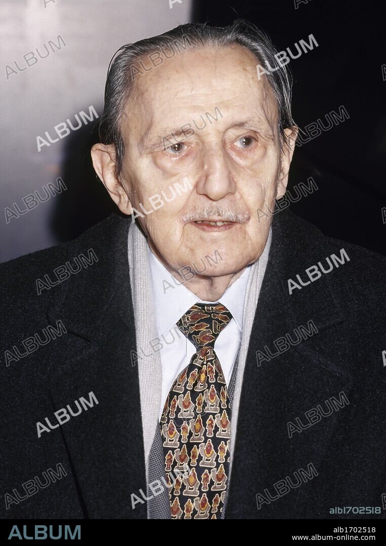 Antonio Buero Vallejo (Guadalajara, 1916-Madrid, 2000). Escritor español. Autor, entre otras obras de: "Historia de una escalera", premio Lope de Vega en 1949, "Las Meninas" (1960) y "El Tragaluz" (1967). Premio Nacional de Teatro en 1981 y Premio Cervantes en 1986. Fotografía del año 1999.