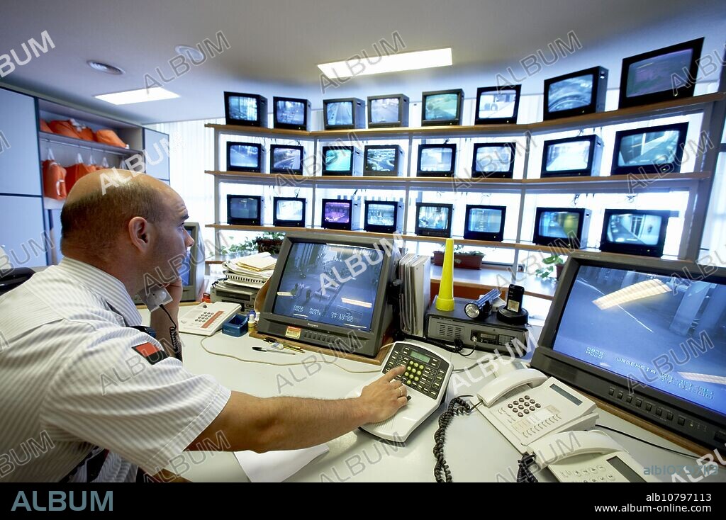 Guard, monitors, security centre. Hospital Universitario Gran Canaria Doctor Negrin, Las Palmas de Gran Canaria. Canary Islands, Spain.