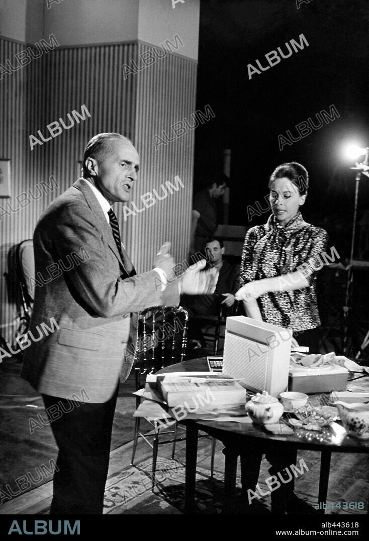 LESLIE CARON y RENE CLAIR en LAS CUATRO VERDADES, 1962 (LES QUATRE VERITES), dirigida por LUIS GARCIA BERLANGA. Copyright MADELEINE FILMS.