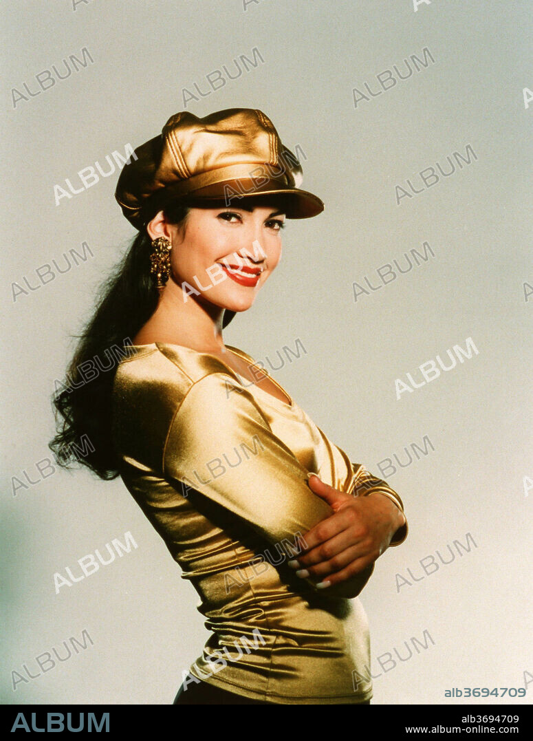 JENNIFER LOPEZ in SELENA, 1997, directed by GREGORY NAVA. Copyright WARNER BROTHERS.