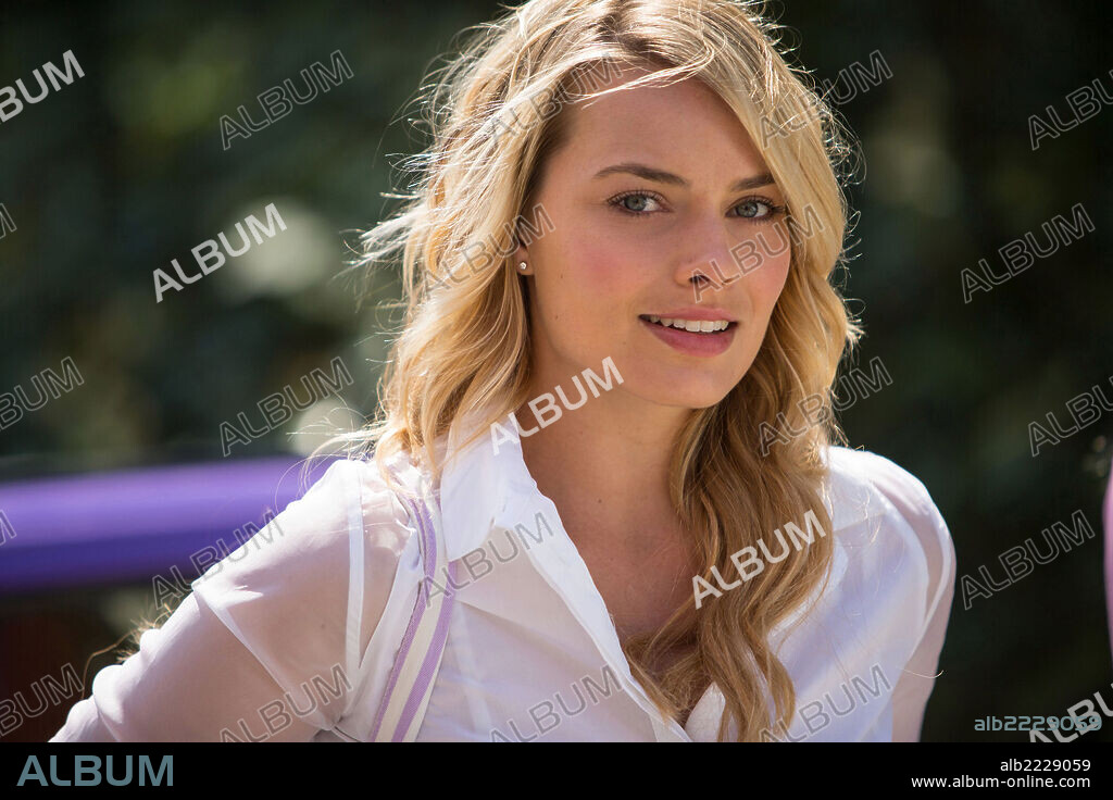 MARGOT ROBBIE dans ABOUT TIME, 2013, réalisé par RICHARD CURTIS. Copyright WORKING TITLE FILMS.