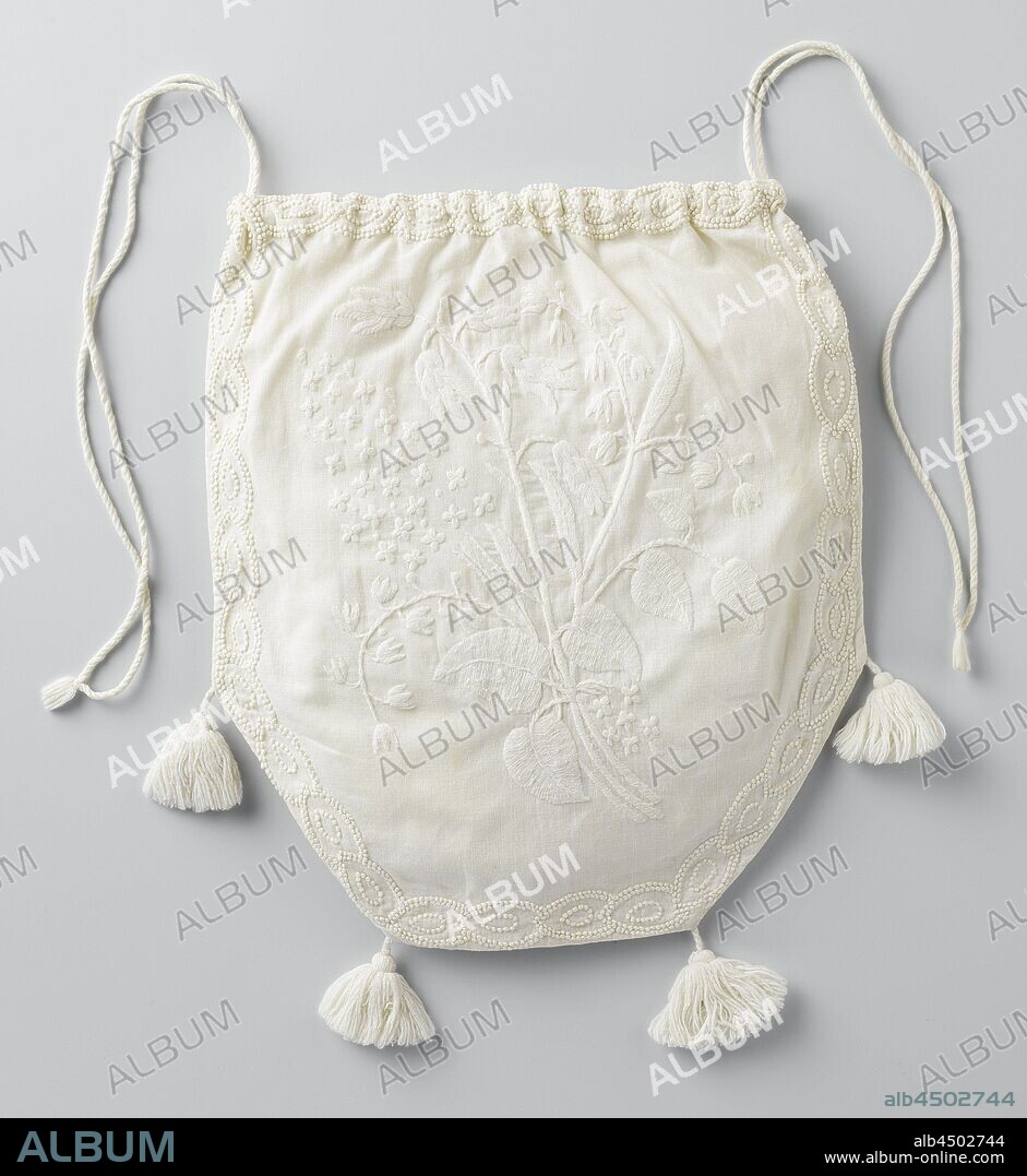 Drawstring purse with tassels Pouch in a flat, hexagonal design, made of white cotton with different floral embroidery on both sides of white cotton thread within a studded edge, with four cotton tassels, Pouch in a flat, with four cotton tassels. A brush of white cotton on four points. A double twisted cord is threaded through a tunnel along the top edge with a small tassel at the ends. The pouch is unlined., anonymous, Netherlands, c. 1798 - c. 1810, geheel, versiering, embroidering, l 29.3 cm × w 26 cm × h 2 cm.