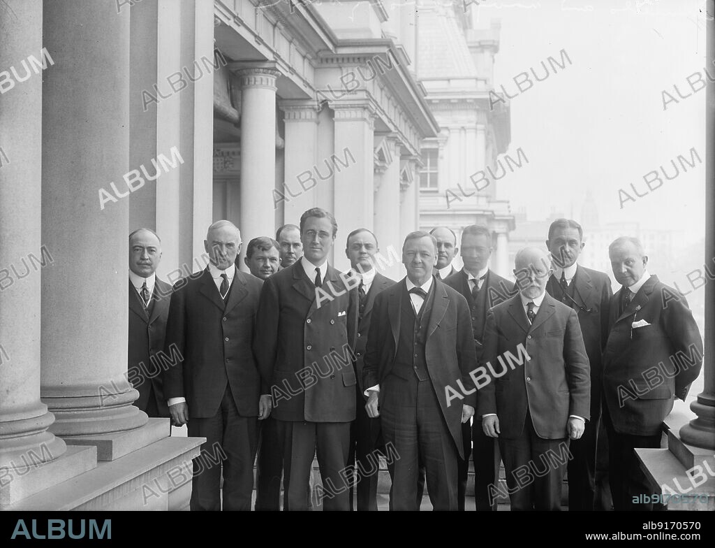 HARRIS & EWING. Navy Department, U.S. Navy Department Chiefs - Heads: Adm. Strauss, Chief of Ordnance; Adm. Benson, Chief of Operations; Adm. Mclean, Judge Advocate General; H. Deb. Parsons, Civil Eng.; Asst. Sec. Franklin D. Roosevelt; Adm. Mcgowan, Paymaster General; Secretary Daniels; Capt. D. Wurtzbaugh, 1916.