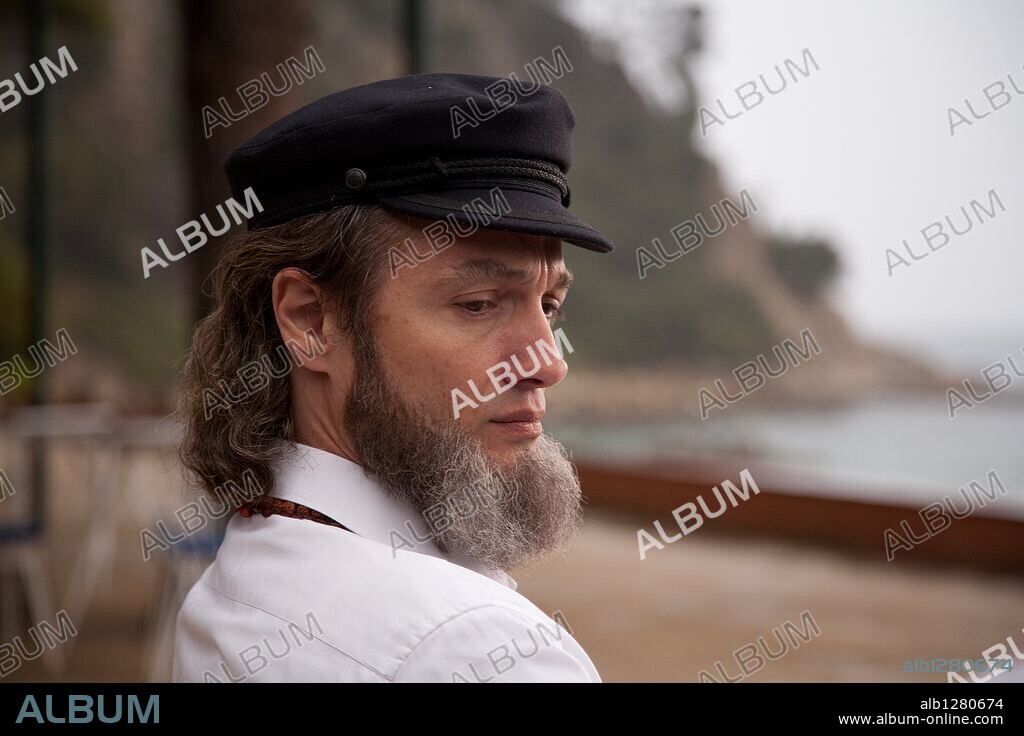 JOSEP LINUESA in EL CONSUL DE SODOMA, 2009, directed by SIGFRID MONLEON. Copyright INFOCO.
