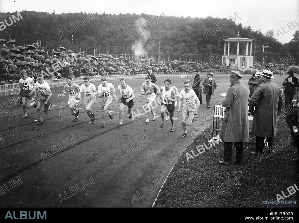 GÖTEBORG 1923-07-01.. Herrar löpning 5000 meter på Slottsskogsvallen. *** Local Caption *** GT Krep Låda 2012-06 Foto: Kamerareportage / TT / Kod: 2524.