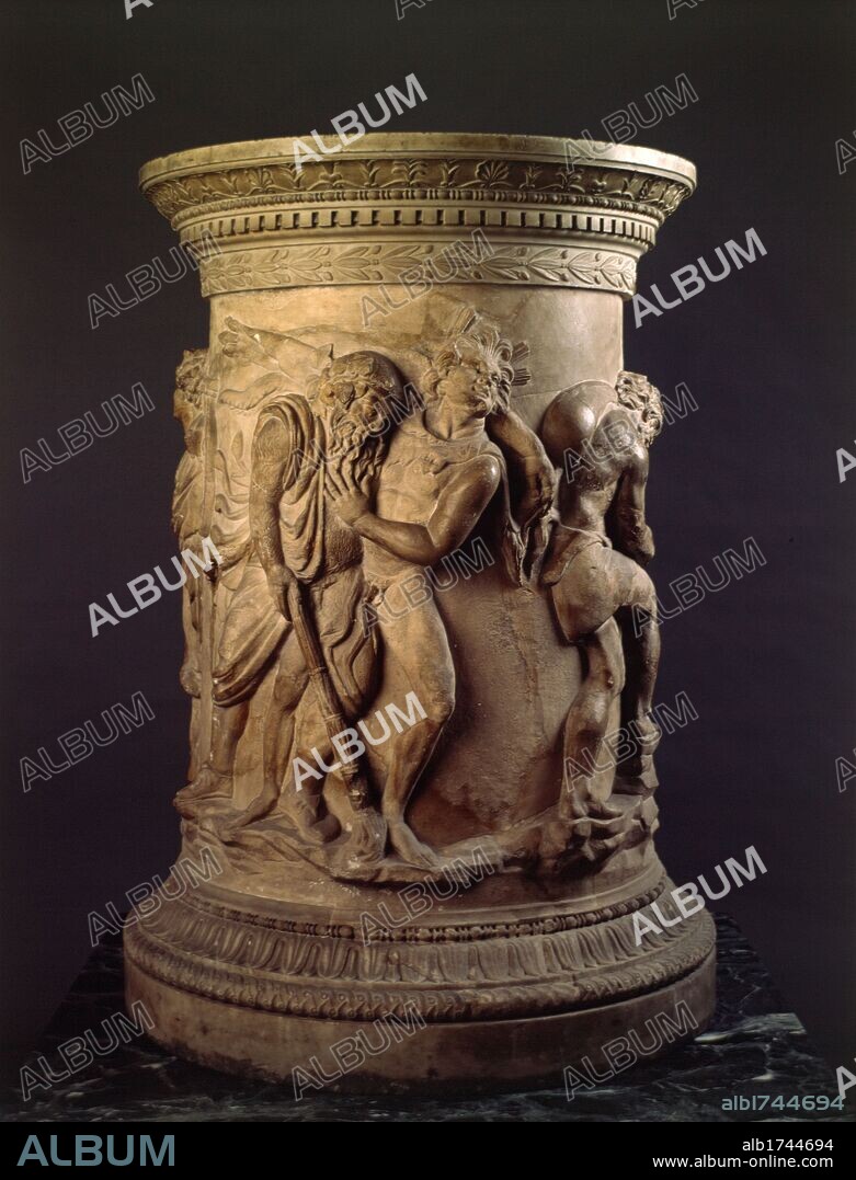 Madrid, M.A.N. Arte romano. Puteal de la Moncloa. s.I d.c. Estilo Neoático. Mármol. Importante documento para reconstruir el Partenón, es un brocal de pozo de época romana con relieves sobre el nacimiento de Atenea en la cabeza de Zeus.