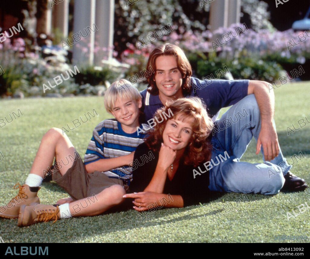 BARRY WATSON, CATHERINE HICKS and DAVID GALLAGHER in 7TH HEAVEN, 1996, directed by BURT BACHARACH and TONY MORDENTE. Copyright Spelling Television.