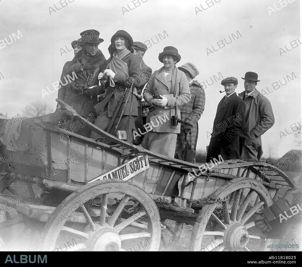 point to point Astwell Mill. Sir Samuel Scott, lady Sylvia Scott, lady Camden, Mrs. Philip Hunloke.