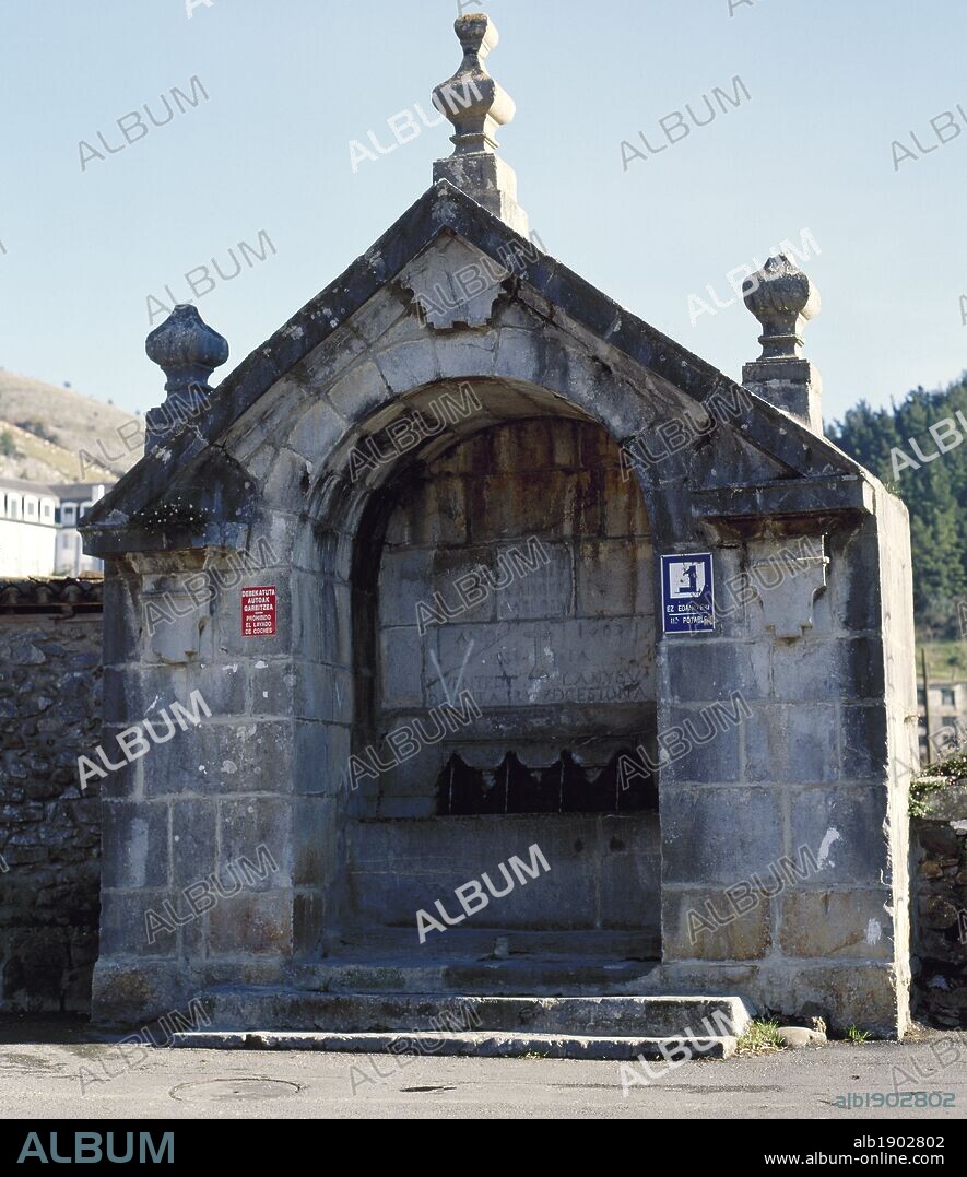 ARTE SIGLO XVIII-NEOCLASICISMO. ESPAÑA. FUENTE DE LOS CUATRO CAÑOS (LAU ITURRI). Data del año 1792. CESTONA (ZESTOA). Provincia de Guipúzcoa (Gipuzkoa). País Vasco.