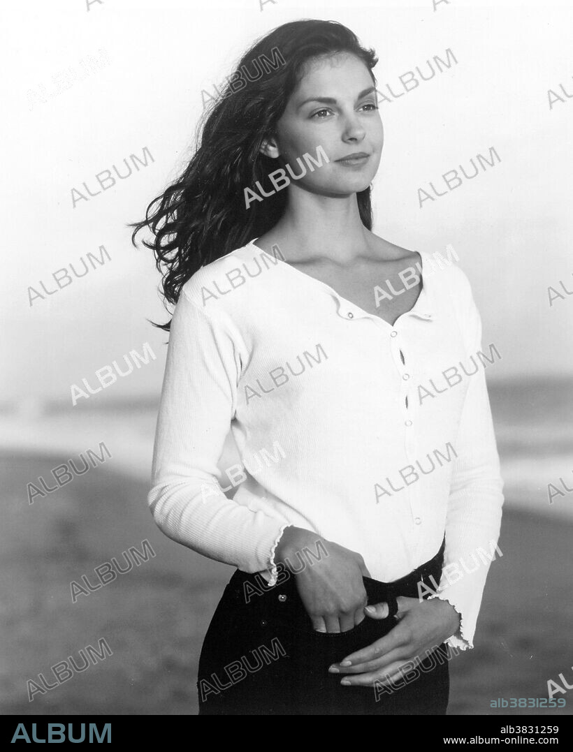 ASHLEY JUDD in RUBY IN PARADISE, 1993, directed by VICTOR NUÑEZ. Copyright FULL CREW/SAY YEA.