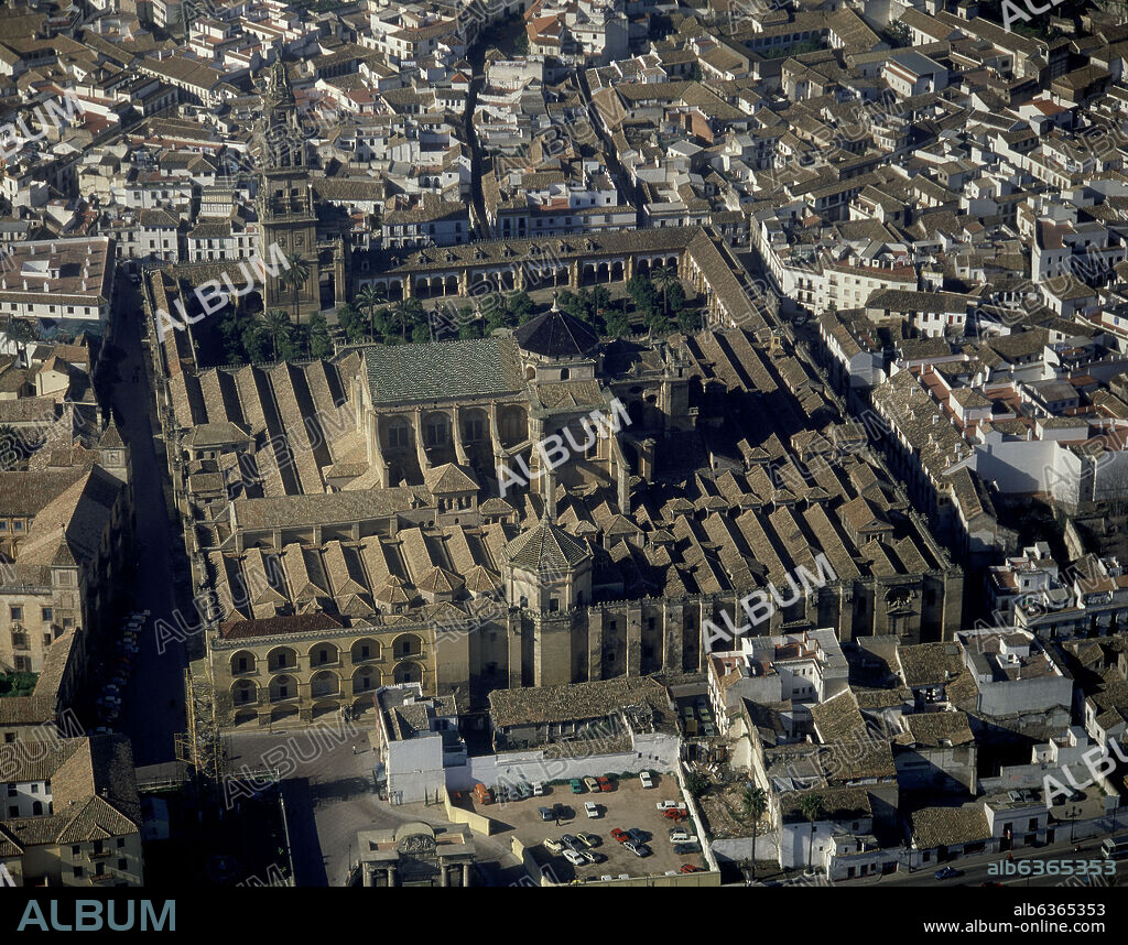AEREA DE LA MEZQUITA CATEDRAL DE CORDOBA VISTA DESDE EL SUR- ARQUITECTURA HISPANOMUSULMANA.