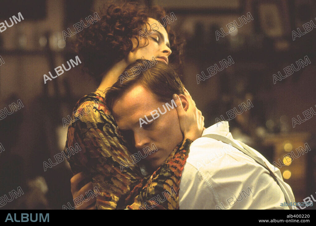 HELENA BONHAM CARTER in THE HEART OF ME, 2002, directed by THADDEUS O'SULLIVAN.