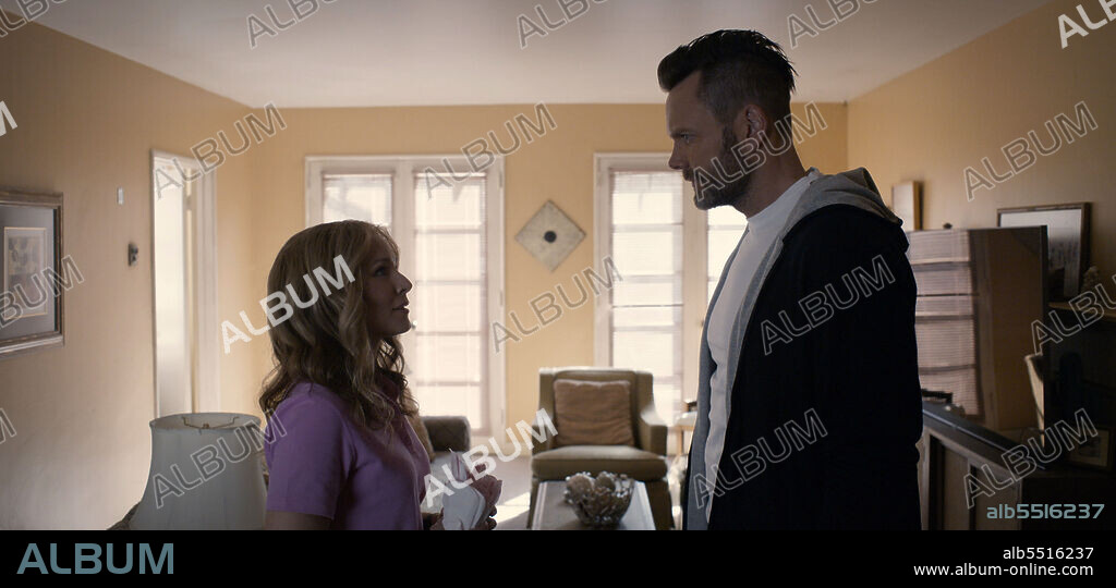 JOEL MCHALE and KRISTEN BELL in QUEENPINS, 2021, directed by ARON GAUDET and GITA PULLAPILLY. Copyright AGC STUDIOS.