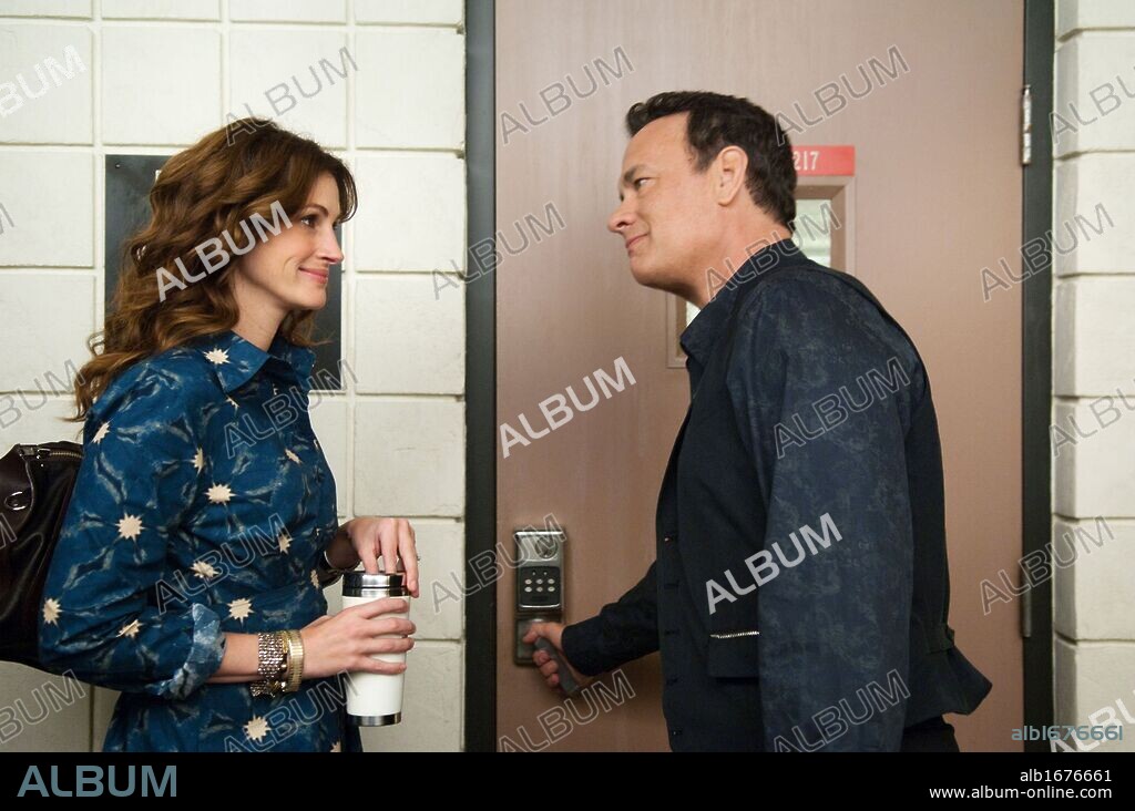 JULIA ROBERTS and TOM HANKS in LARRY CROWNE, 2011, directed by TOM HANKS. Copyright PLAYTONE PRODUCTIONS/VENDOME PICTURES / TALAMON, BRUCE.