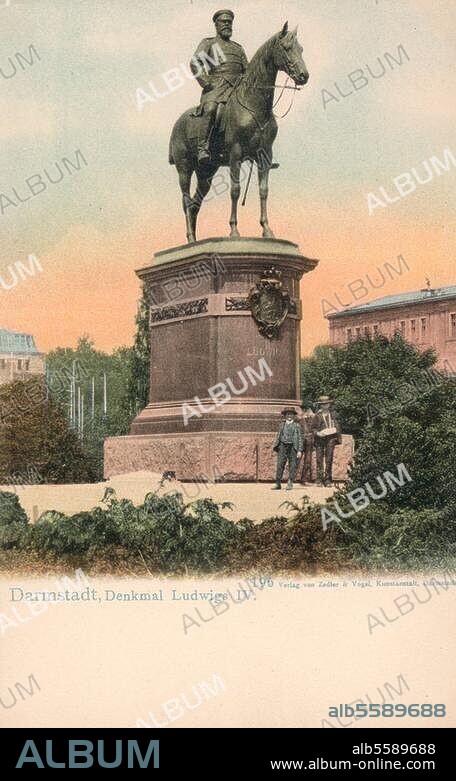 zu: Ludwig IV., Großherzog von Hessen-Darmstadt (1877-92); 1837-1892. Reiterdenkmal Ludwigs IV. auf dem Paradeplatz in Darmstadt (enthüllt 1898; Bildhauer: Fritz Schaper). "Darmstadt, Denkmal Ludwigs IV.". Bildpostkarte (Farbdruck nach kolorierter Photographie), Darmstadt (Zedler & Vogel) o. J. (um 1900). Berlin, Sammlung Archiv für Kunst und Geschichte.