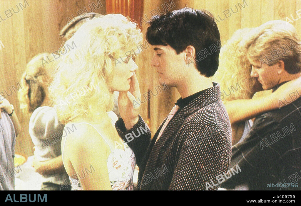 KYLE MacLACHLAN y LAURA DERN en TERCIOPELO AZUL, 1986 (BLUE VELVET), dirigida por DAVID LYNCH. Copyright DE LAURENTIS ENTERTAINMENT GROUP.