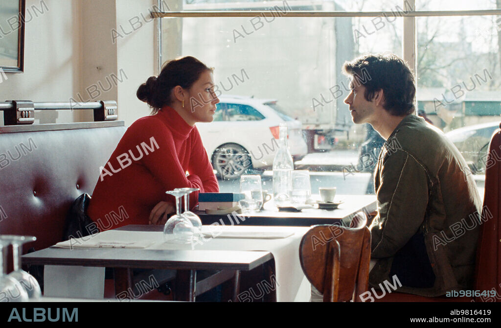 ADELE EXARCHOPOULOS y BEN WHISHAW en PASSAGES, 2023, dirigida por IRA SACHS. Copyright SBS PRODUCTIONS.