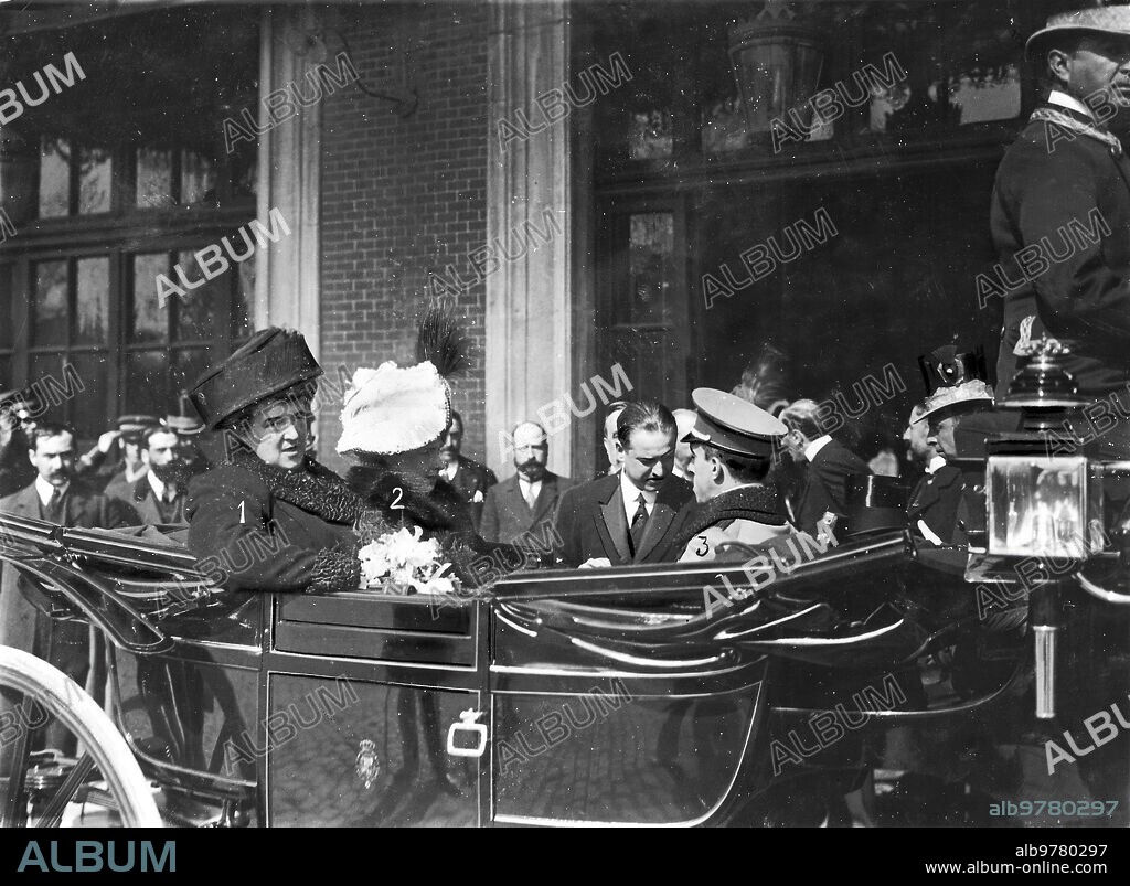 March 1910. Arrival of the Queen of Portugal in Madrid. HM Queen Amelia (1), accompanied by the Spanish Monarchs Mrs. Victoria (2) and Don Alfonso (3), when leaving the north station yesterday afternoon.