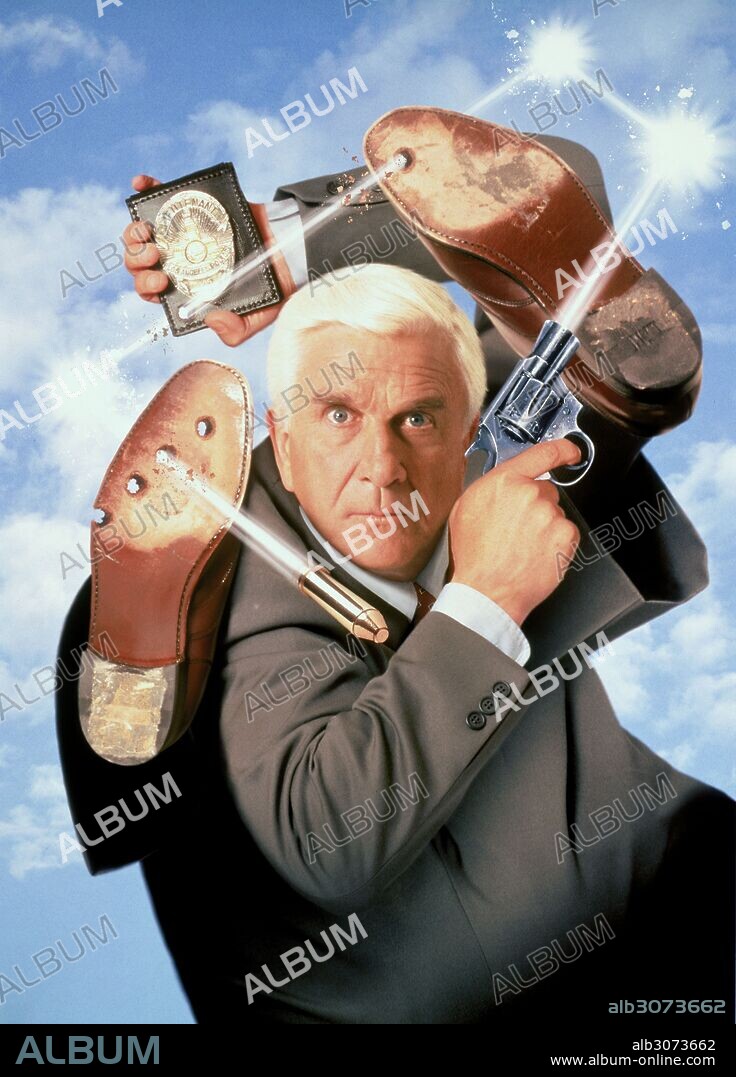 LESLIE NIELSEN en AGÁRRALO COMO PUEDAS 33 1/3: EL INSULTO FINAL, 1994 (NAKED GUN 33 1/3: THE FINAL INSULT), dirigida por PETER SEGAL. Copyright PARAMOUNT PICTURES.