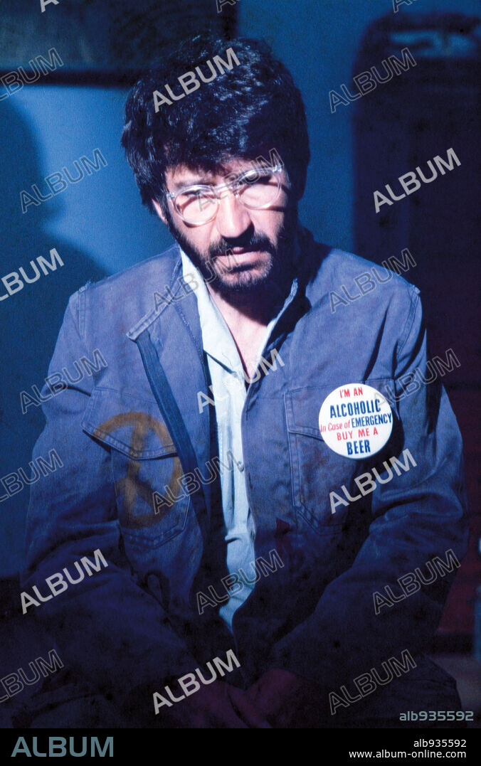 JOSE SACRISTAN en ESTOY EN CRISIS, 1982, dirigida por FERNANDO COLOMO. Copyright AGATA FILMS.