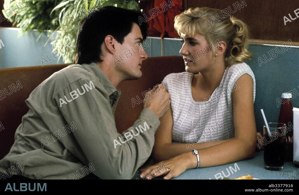 KYLE MacLACHLAN et LAURA DERN dans BLUE VELVET, 1986, réalisé par DAVID LYNCH. Copyright DE LAURENTIS ENTERTAINMENT GROUP.